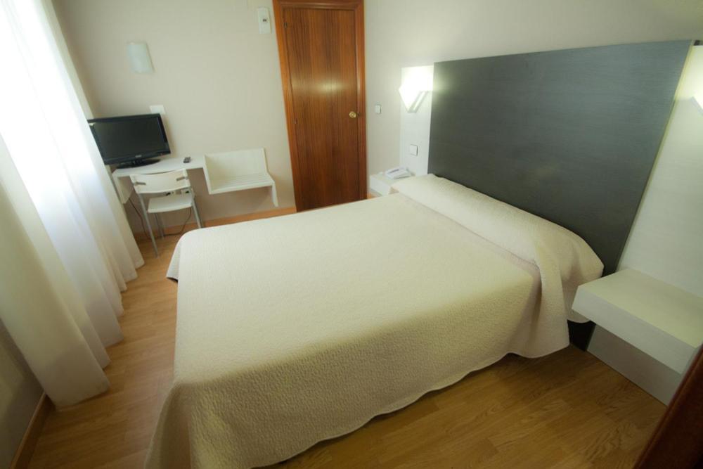 Hotel Fornos كالاتايوذ الغرفة الصورة